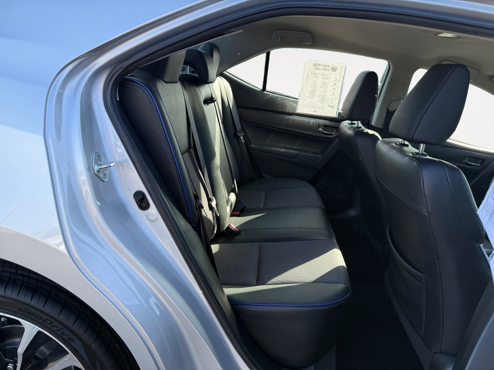 Used 2018 Toyota Corolla SE w/ Carpet Mat Package (TMS) FWD image 18