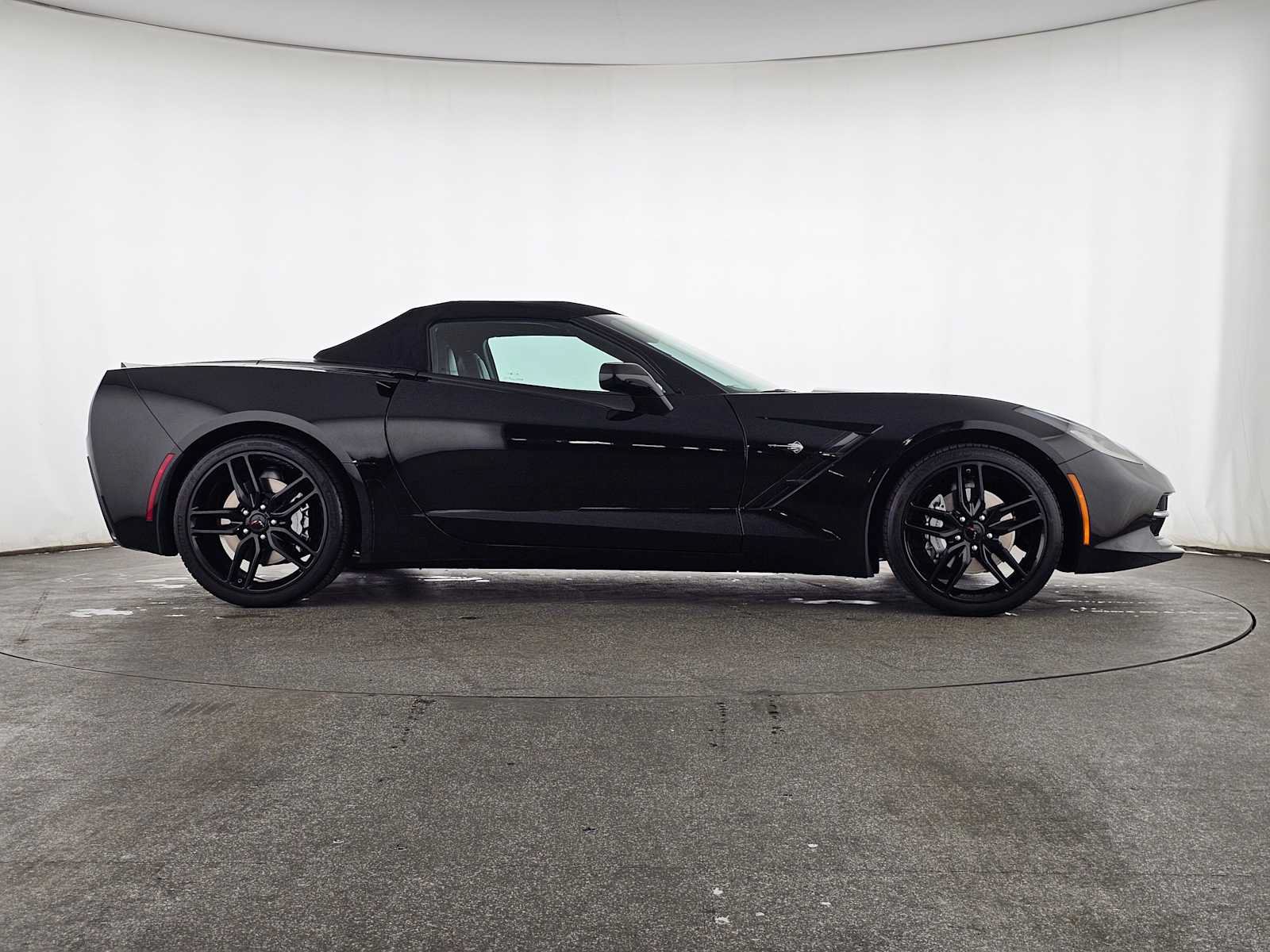 Used 2019 Chevrolet Corvette Stingray Convertible w/ 1LT RWD image 2