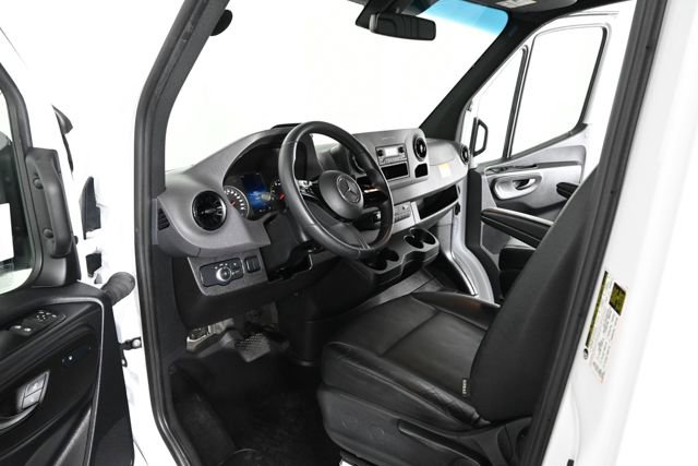 Used 2025 Mercedes-Benz Sprinter 2500 image 17
