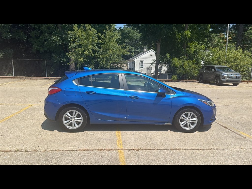 Used 2017 Chevrolet Cruze LT w/ LT True North Edition FWD image 6