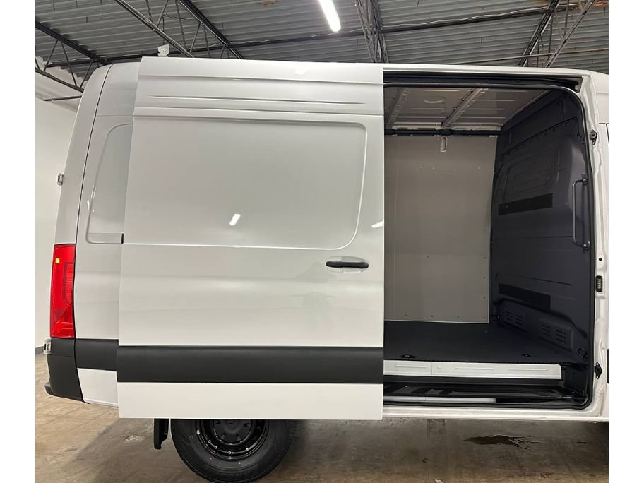 Used 2024 Mercedes-Benz Sprinter 2500 image 10