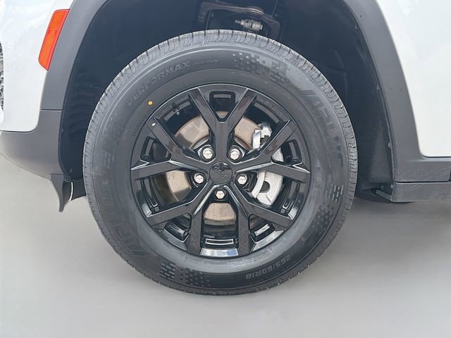 Used 2024 Jeep Grand Cherokee Altitude RWD image 40