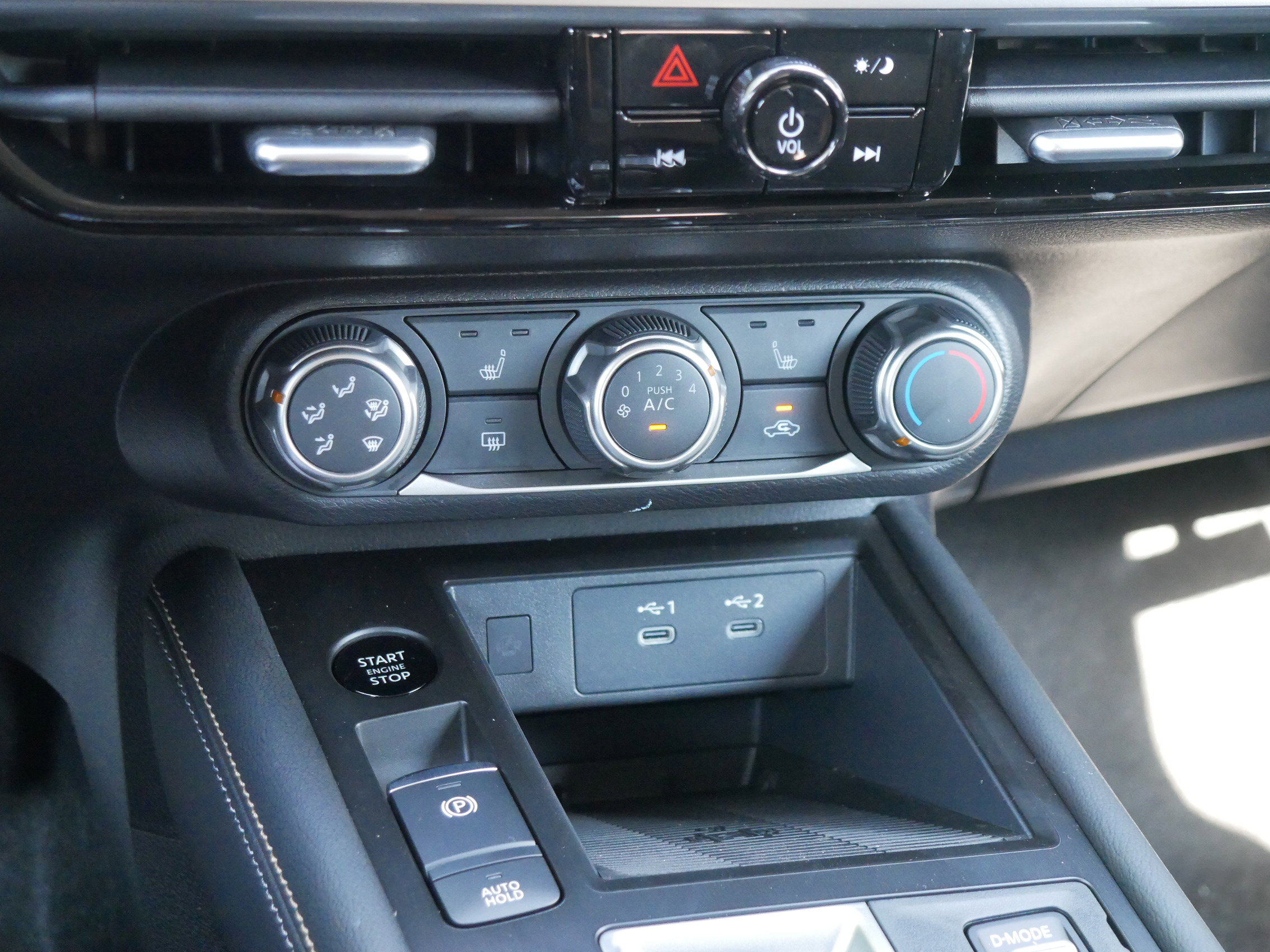 New 2025 Nissan Kicks SV w/ SV Premium Package image 12