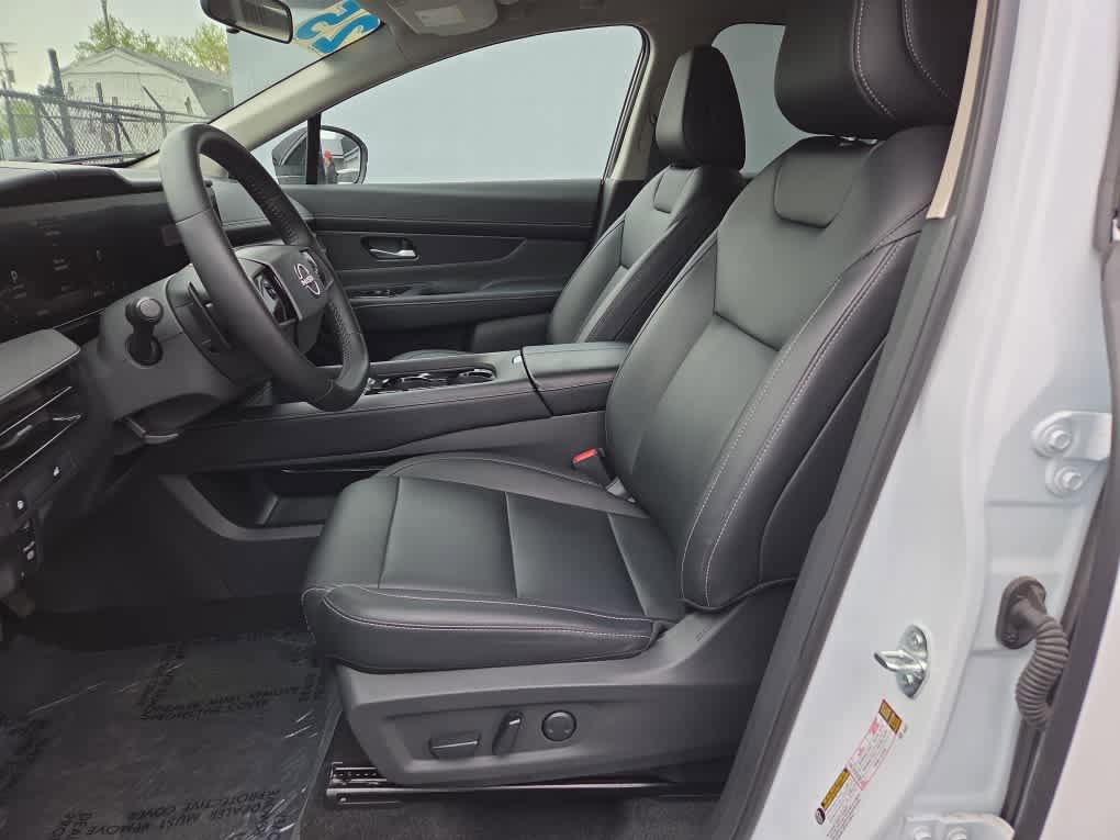 Used 2025 Nissan Murano SV AWD/4WD image 17