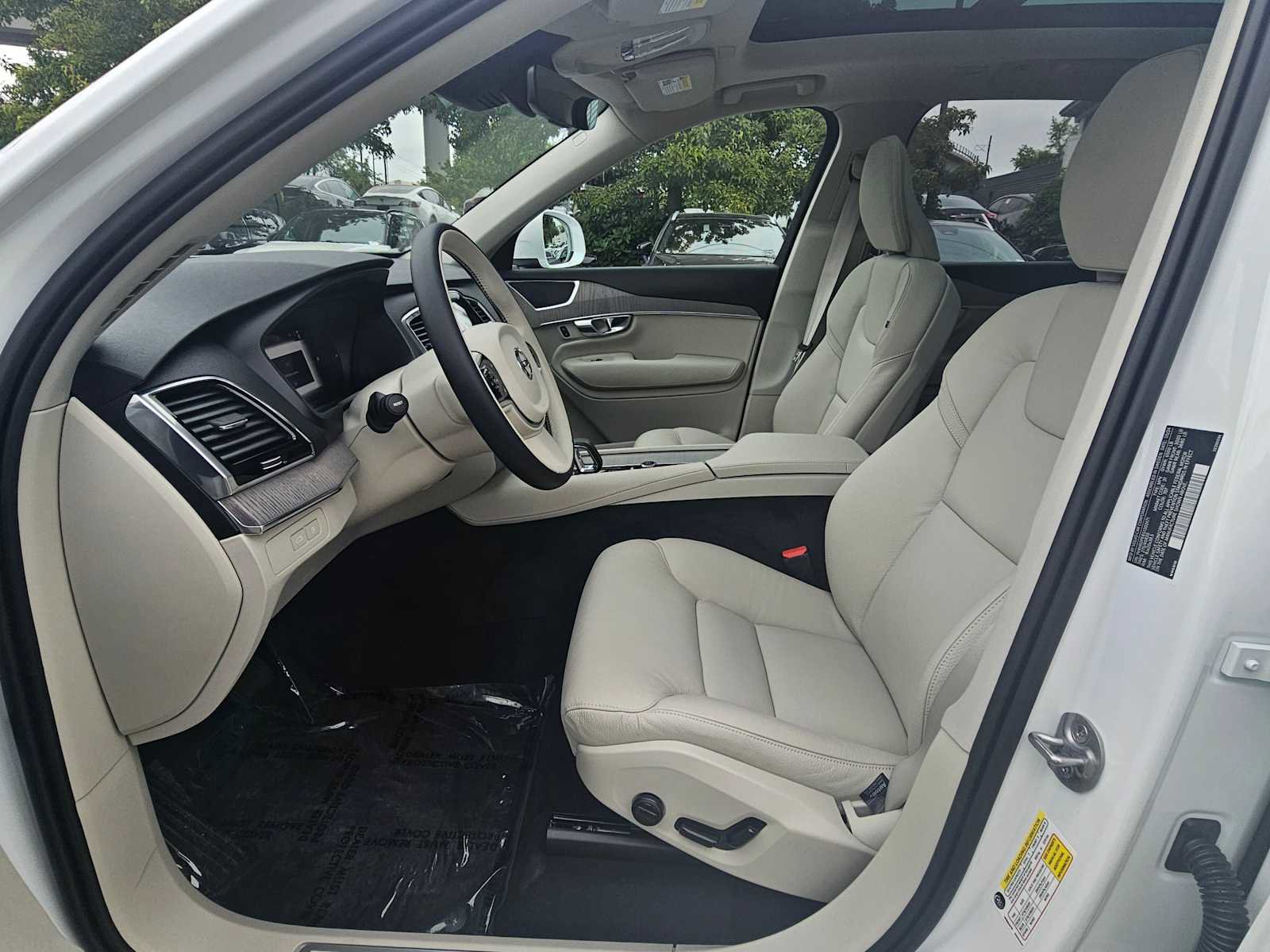 Used 2025 Volvo XC90 T8 Plus w/ Protection Package Premier image 23