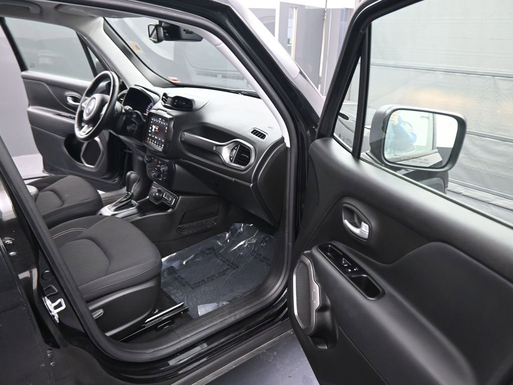 Used 2023 Jeep Renegade Latitude w/ Premium Group image 36