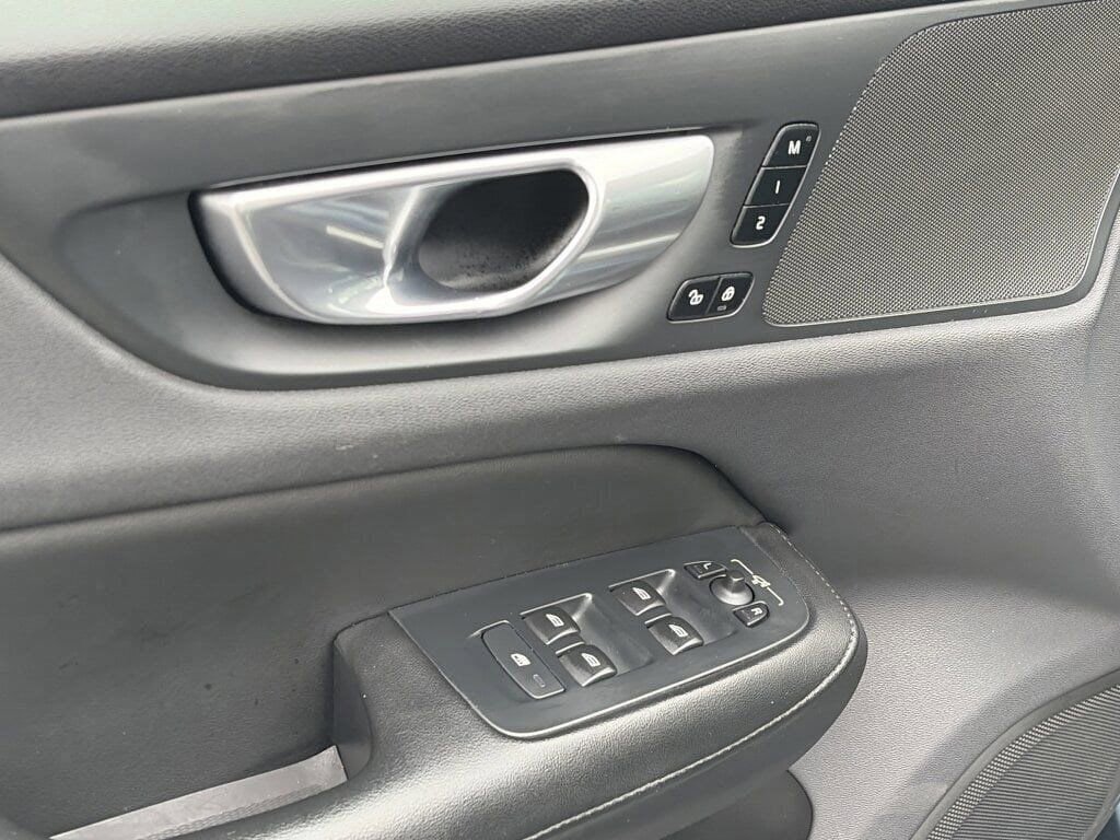 Used 2024 Volvo S60 B5 Core image 24