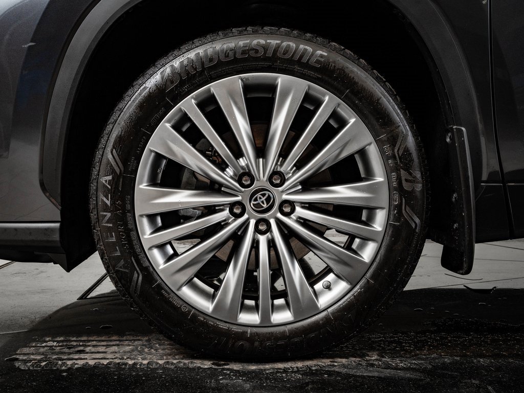 Used 2023 Toyota Highlander Platinum image 13