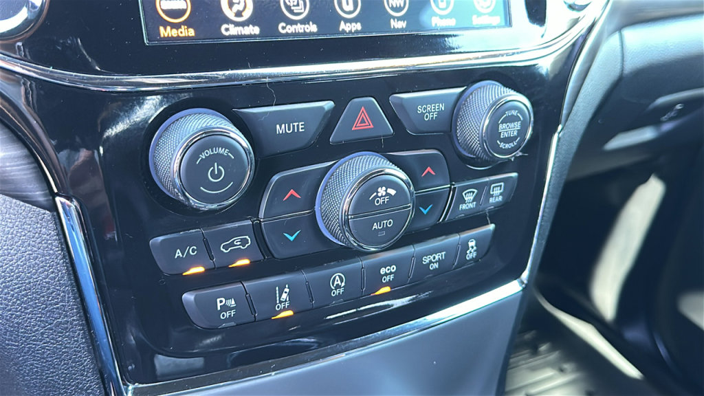 Used 2021 Jeep Grand Cherokee Laredo X image 14