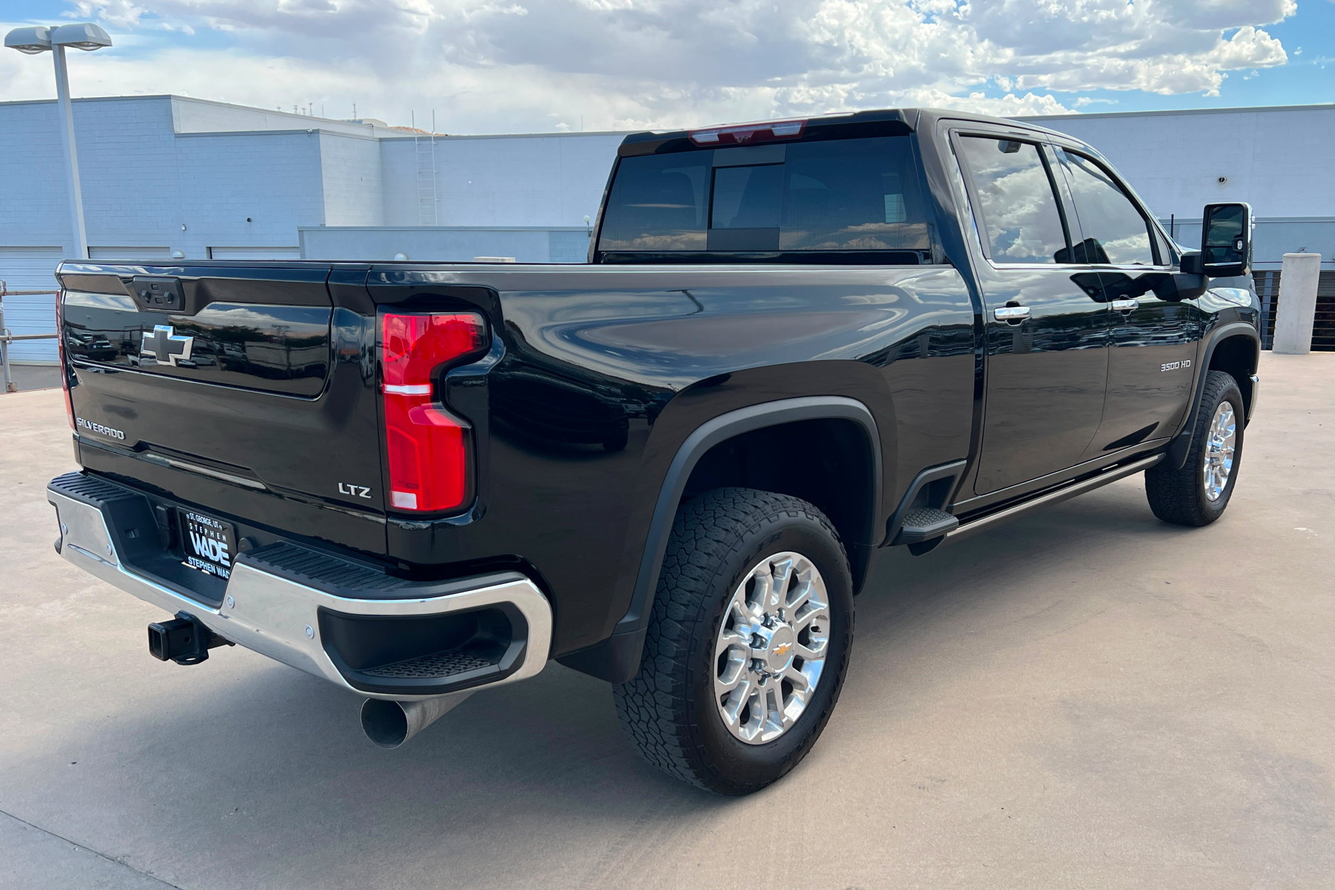 Used 2025 Chevrolet Silverado 3500 LTZ w/ LTZ Convenience Package AWD/4WD image 6