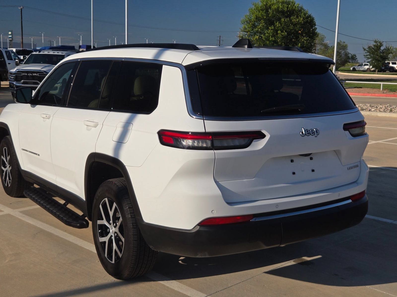 Used 2025 Jeep Grand Cherokee L Limited RWD image 5