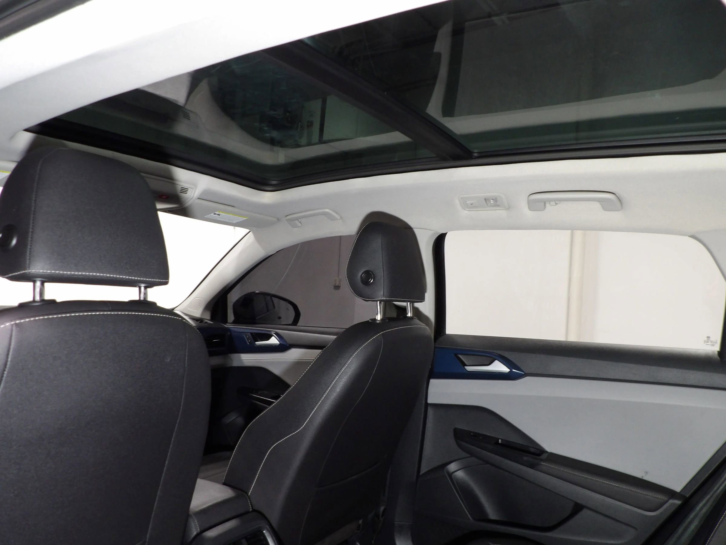 Used 2024 Volkswagen Taos SE w/ Panoramic Sunroof Package AWD/4WD image 14