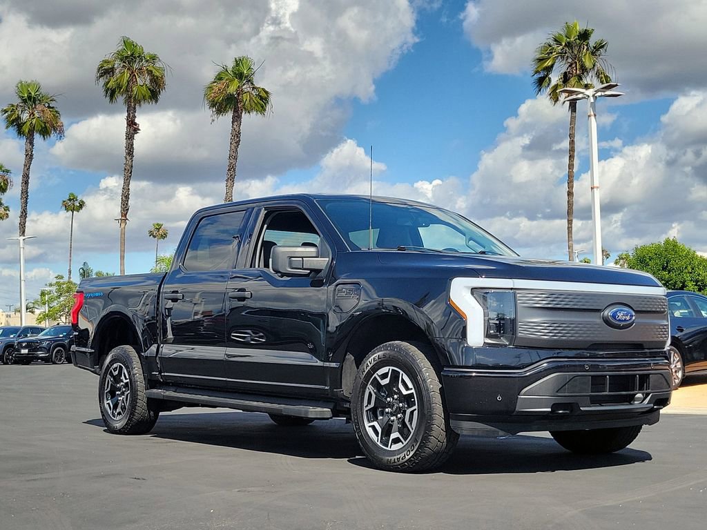 Used 2023 Ford F150 Lightning XLT AWD/4WD image 40