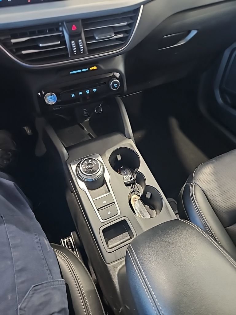 Used 2025 Ford Escape Platinum image 32