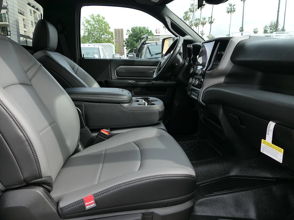 New 2026 RAM 5500 Tradesman w/ Chrome Appearance Group AWD/4WD image 24