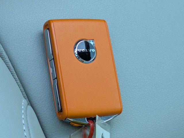 Used 2025 Volvo XC40 B5 Plus w/ Protection Package Premier image 29