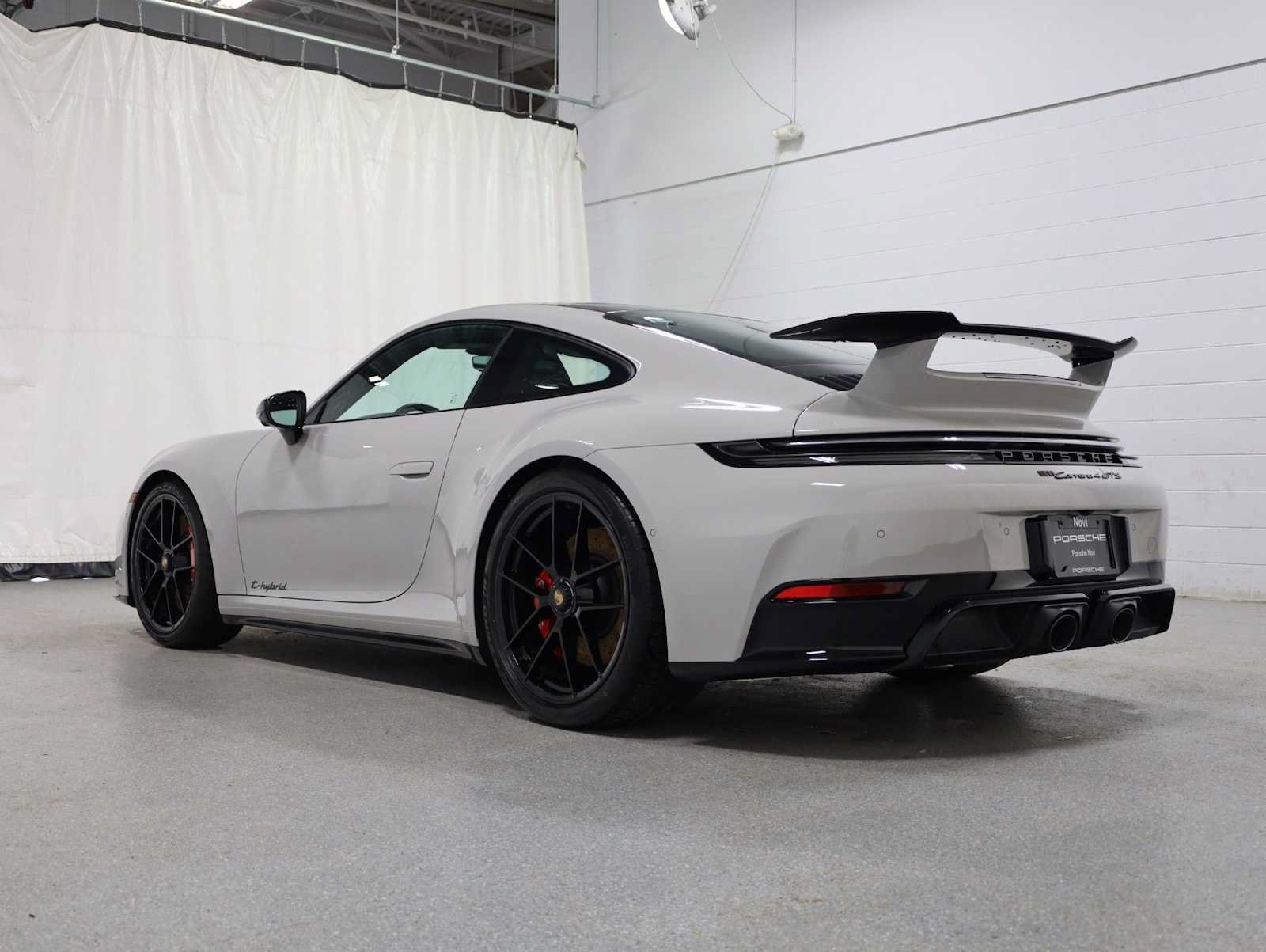 Used 2026 Porsche 911 Carrera GTS RWD image 3