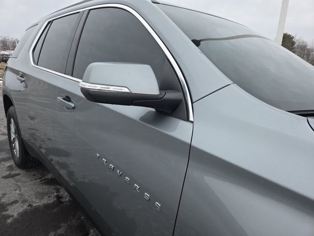 Used 2023 Chevrolet Traverse LT image 3