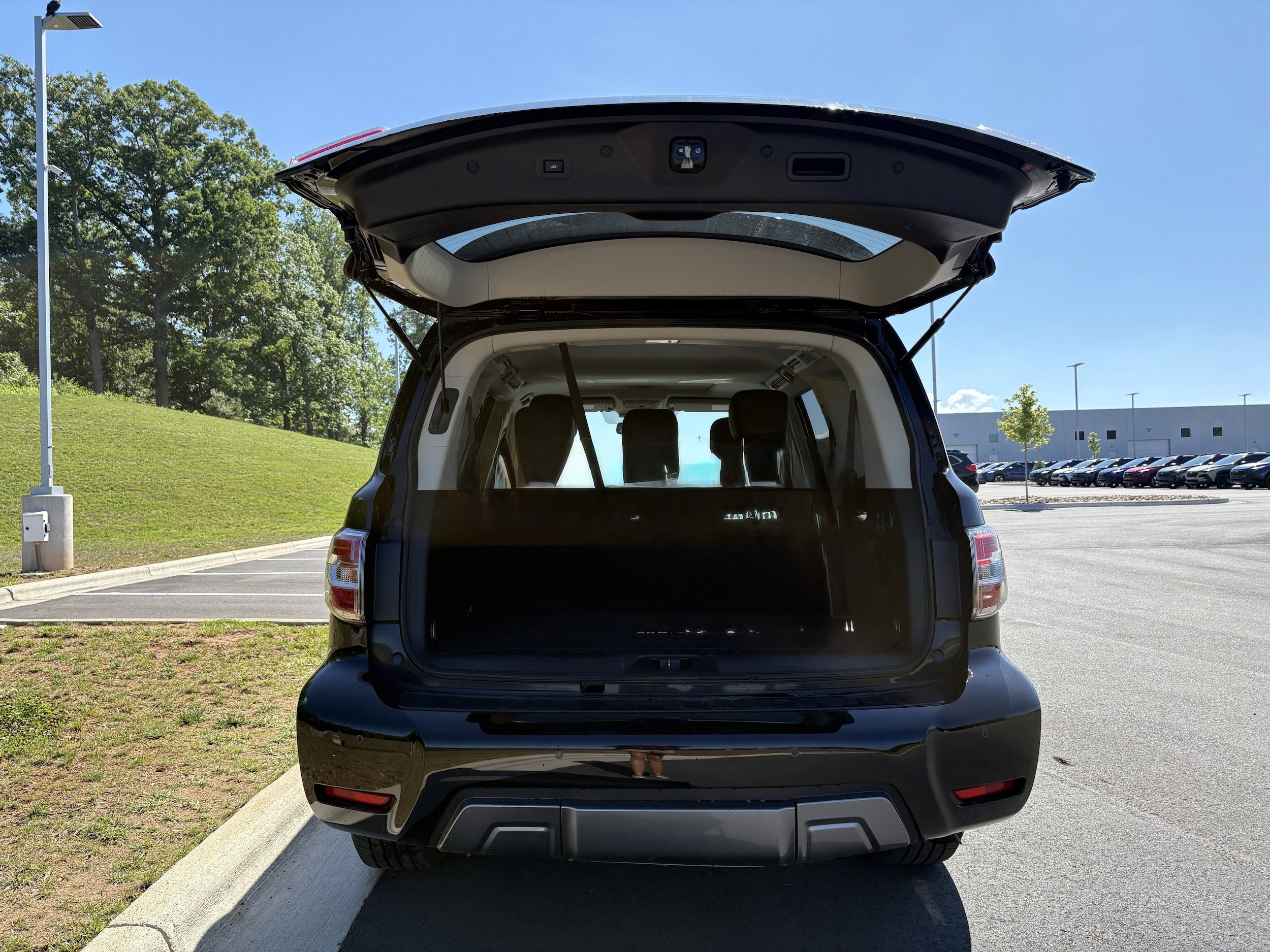 Used 2020 Nissan Armada SL w/ Premium Package AWD/4WD image 11