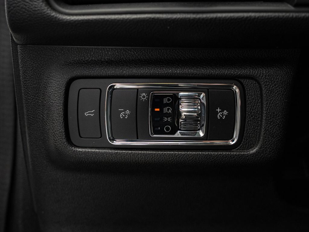 Used 2022 Lincoln Corsair AWD w/ Premium Package image 40