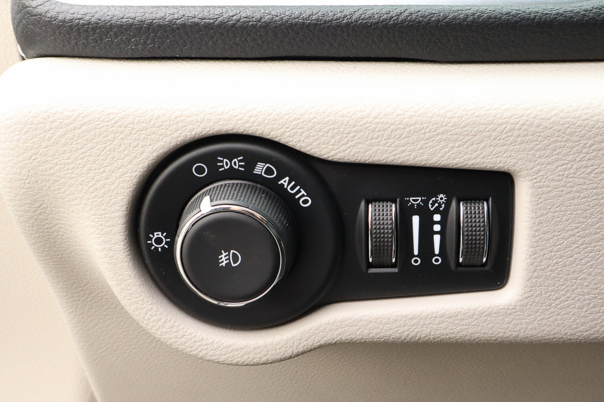 Used 2023 Chrysler Pacifica Limited image 16