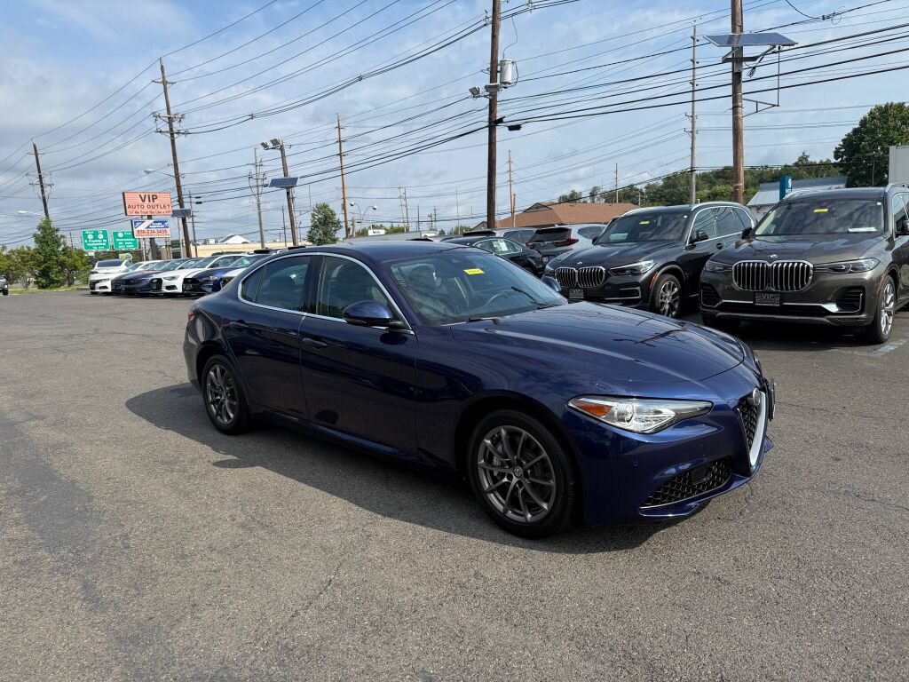 Used 2020 Alfa Romeo Giulia AWD image 2