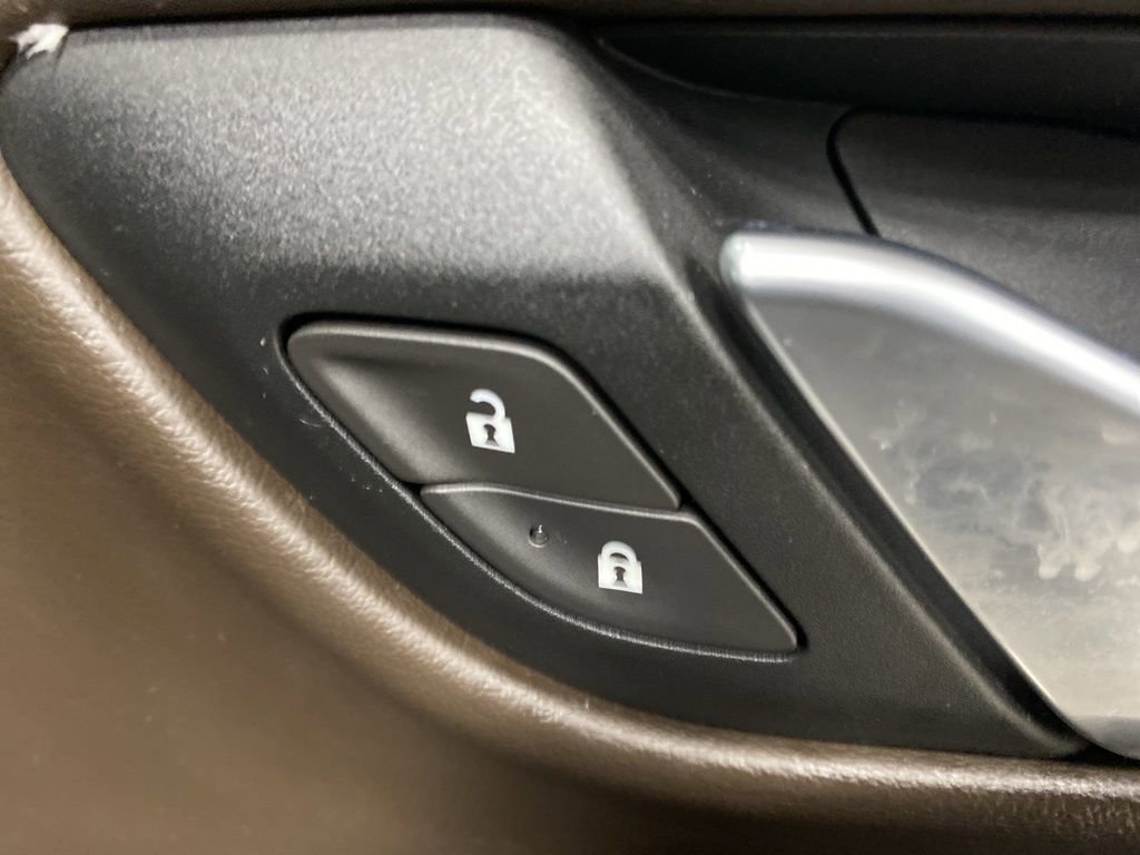 Used 2021 GMC Yukon Denali w/ Denali Premium Package image 28