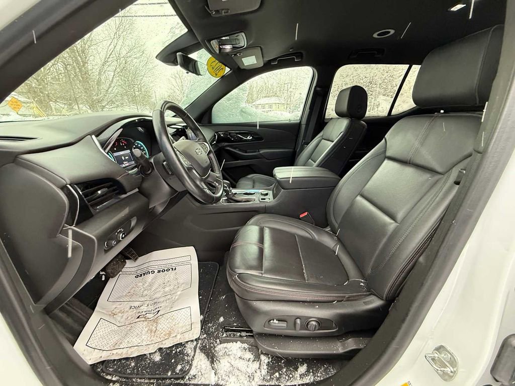 Used 2023 Chevrolet Traverse RS image 17