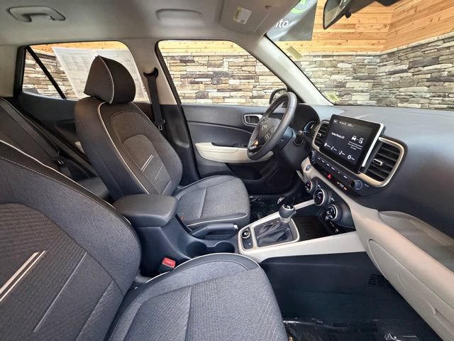 Used 2026 Hyundai Venue SEL FWD image 16