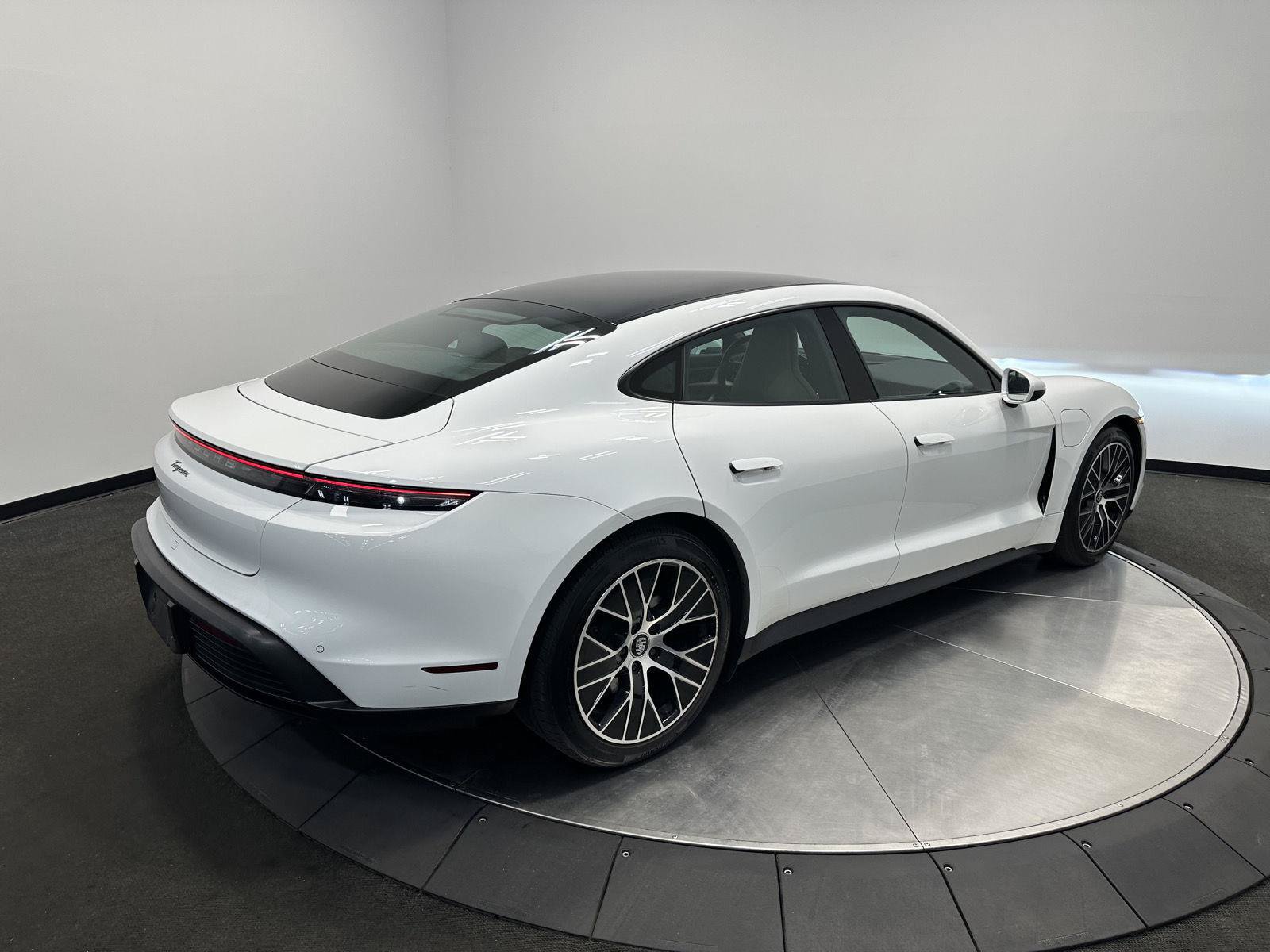 Used 2021 Porsche Taycan RWD image 7