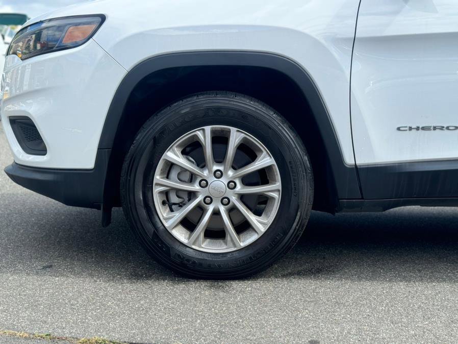 Used 2019 Jeep Cherokee Latitude w/ Cold Weather Group image 8