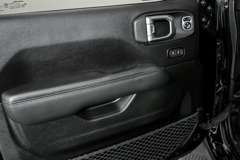 Used 2019 Jeep Wrangler Unlimited Sahara AWD/4WD image 15