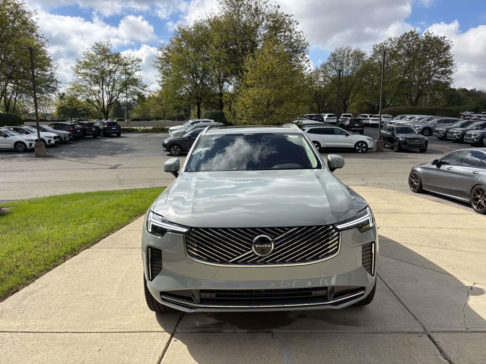 Used 2026 Volvo XC90 B6 Plus w/ Protection Package Premier AWD/4WD image 2