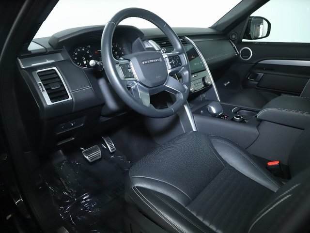 Used 2025 Land Rover Discovery Dynamic SE AWD/4WD image 16