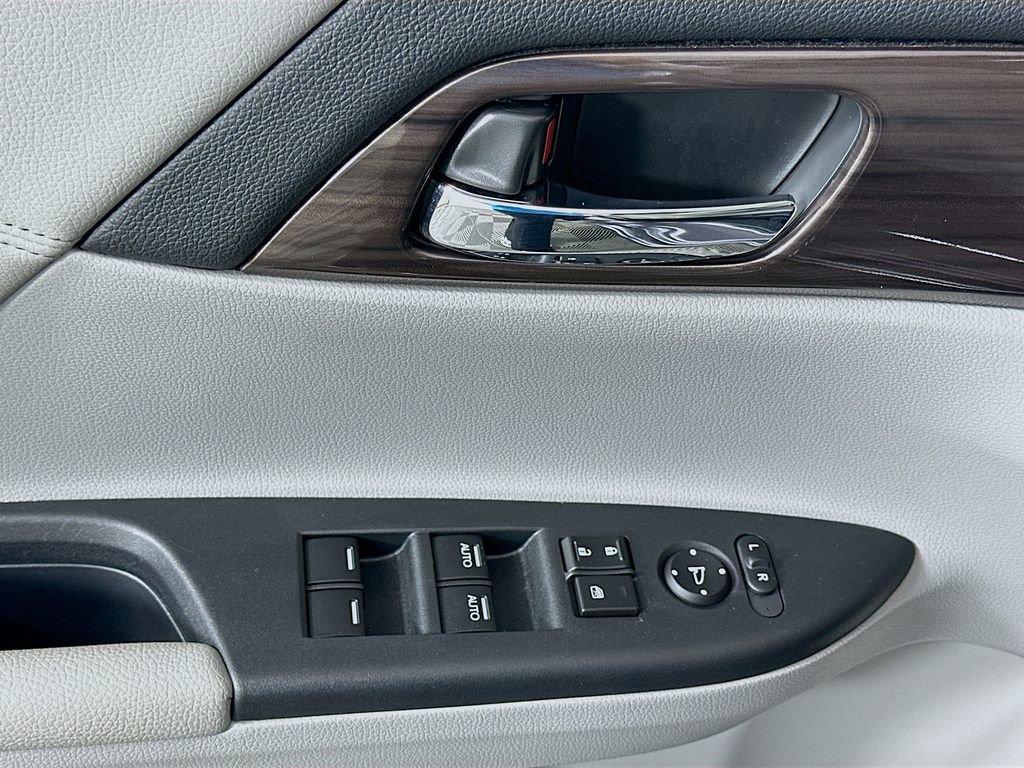 Used 2016 Honda Accord EX image 17