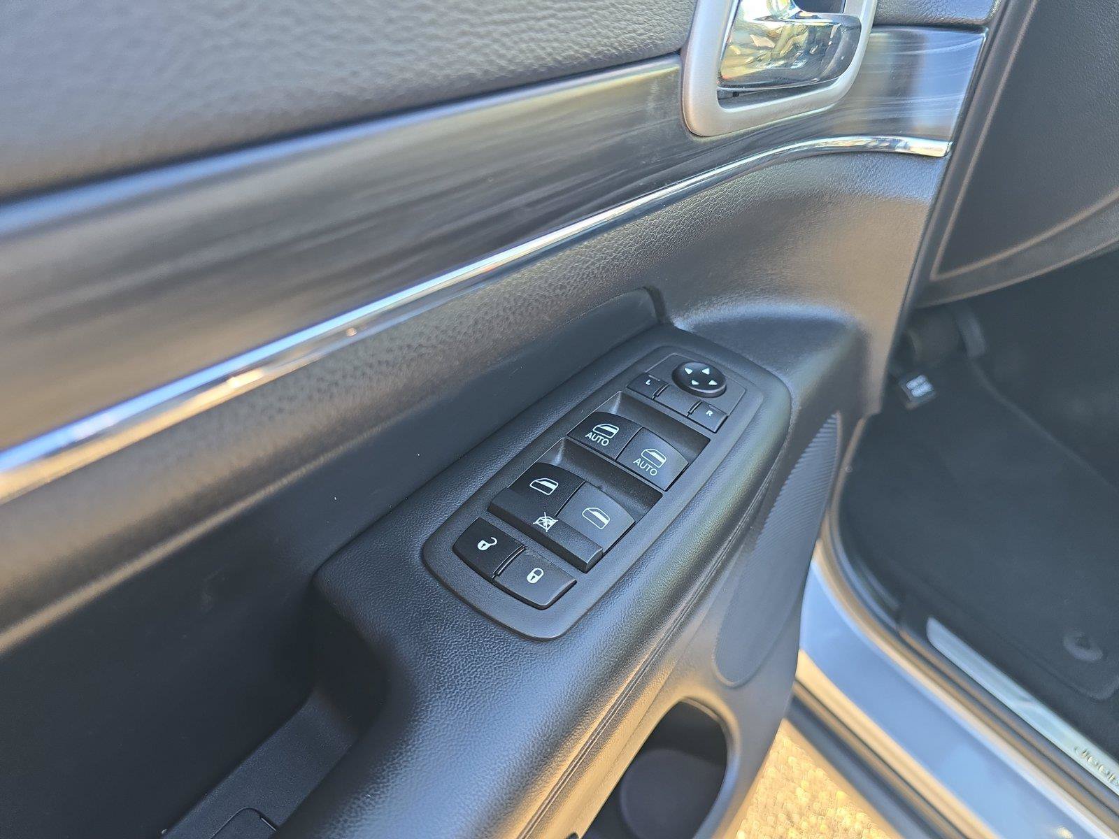 Used 2021 Jeep Grand Cherokee Limited AWD/4WD image 25
