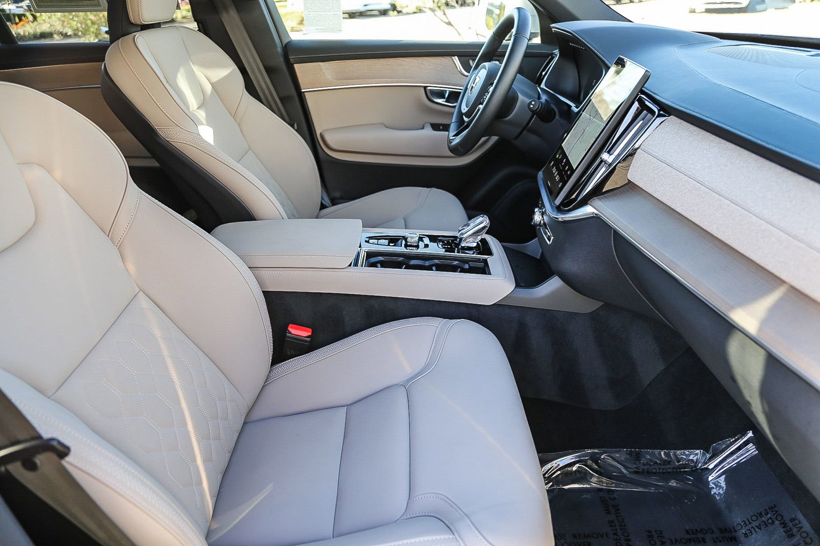 Certified 2025 Volvo XC90 B5 Core w/ Climate Package image 18