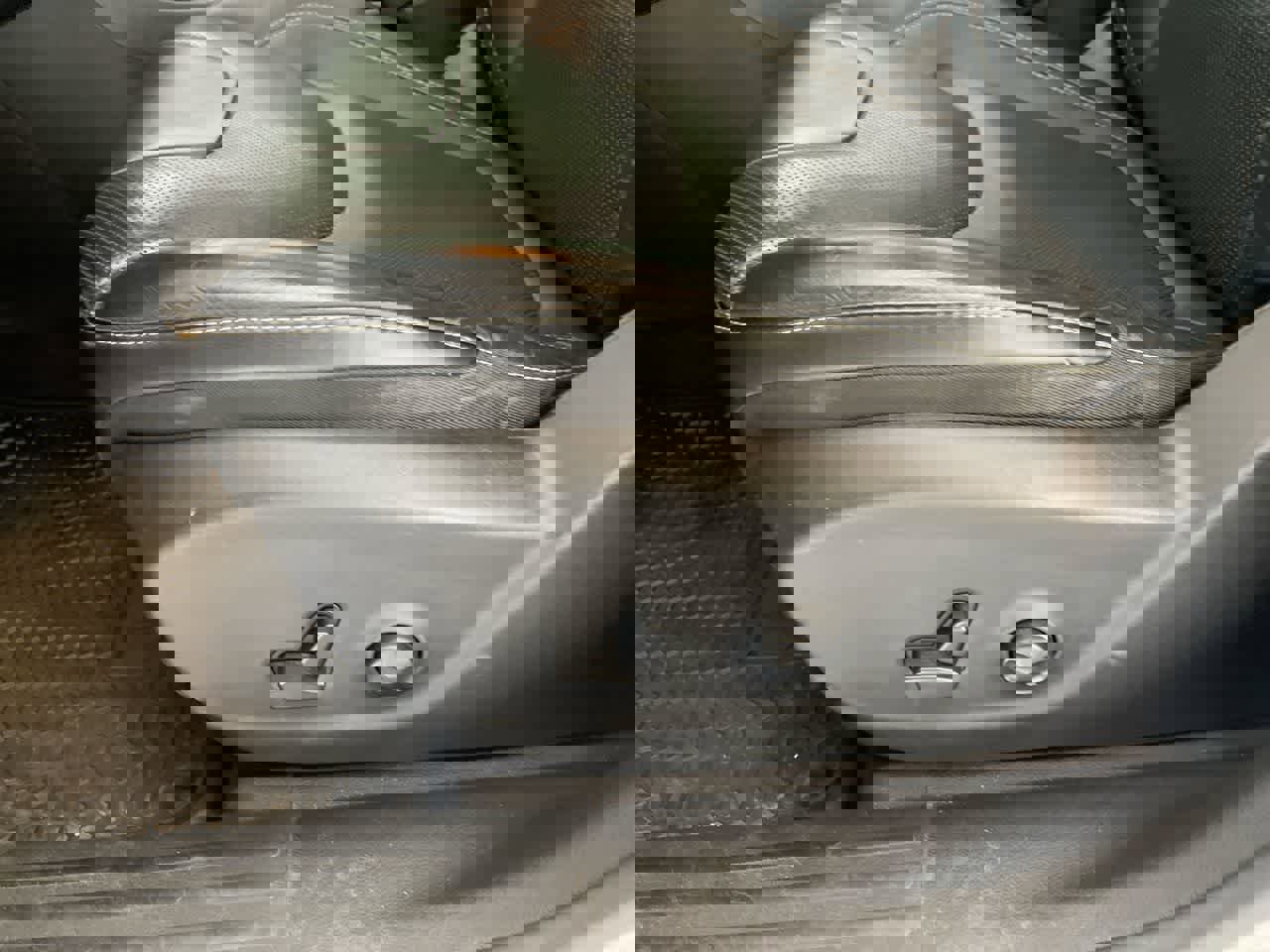 Used 2016 Jeep Cherokee Limited w/ Luxury Group image 12