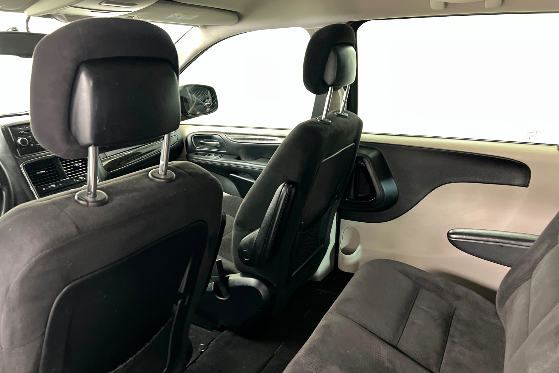 Used 2014 Dodge Grand Caravan American Value Package w/ UConnect Hands-Free Group image 18
