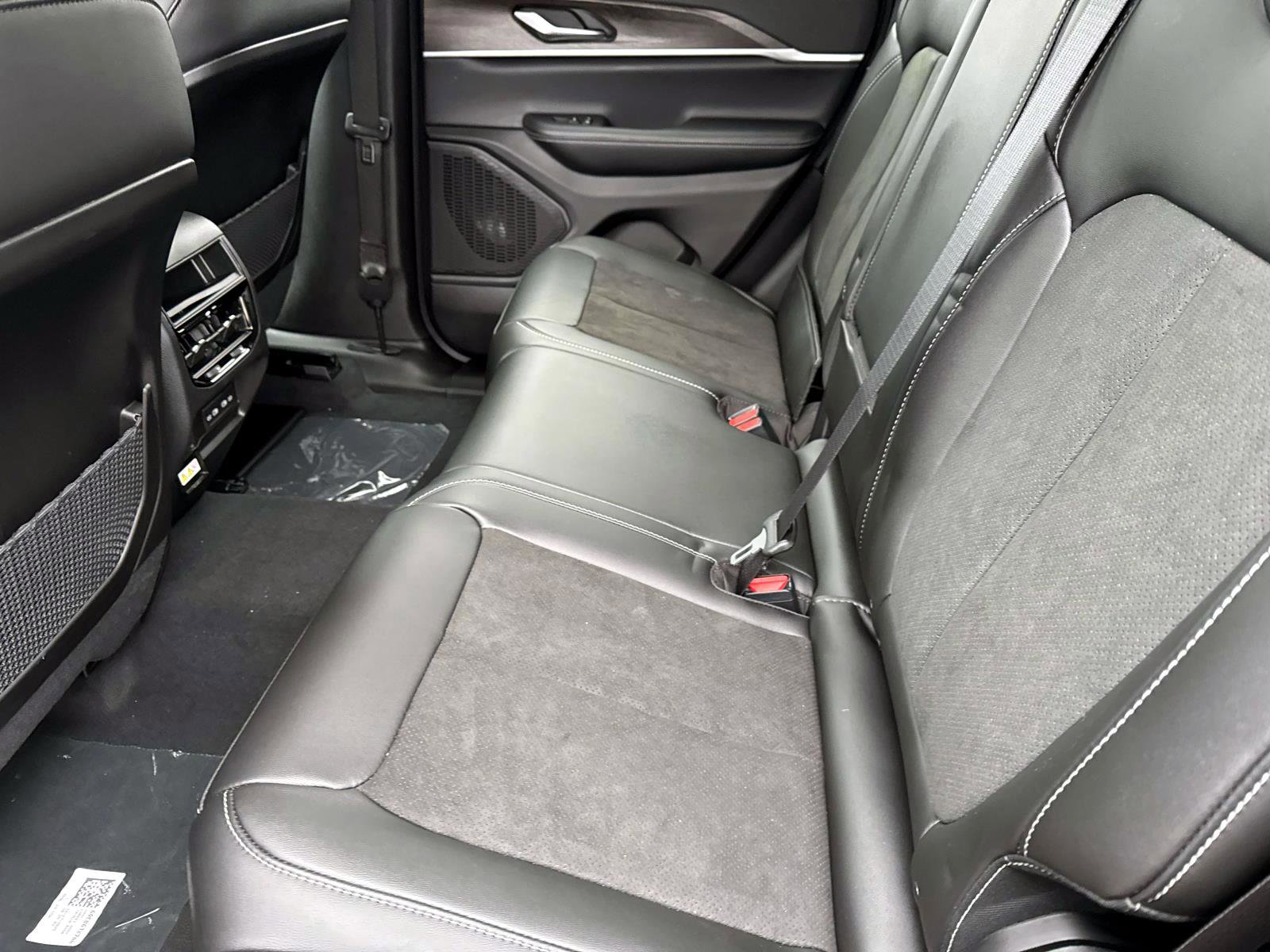 New 2026 Jeep Grand Cherokee Altitude image 6