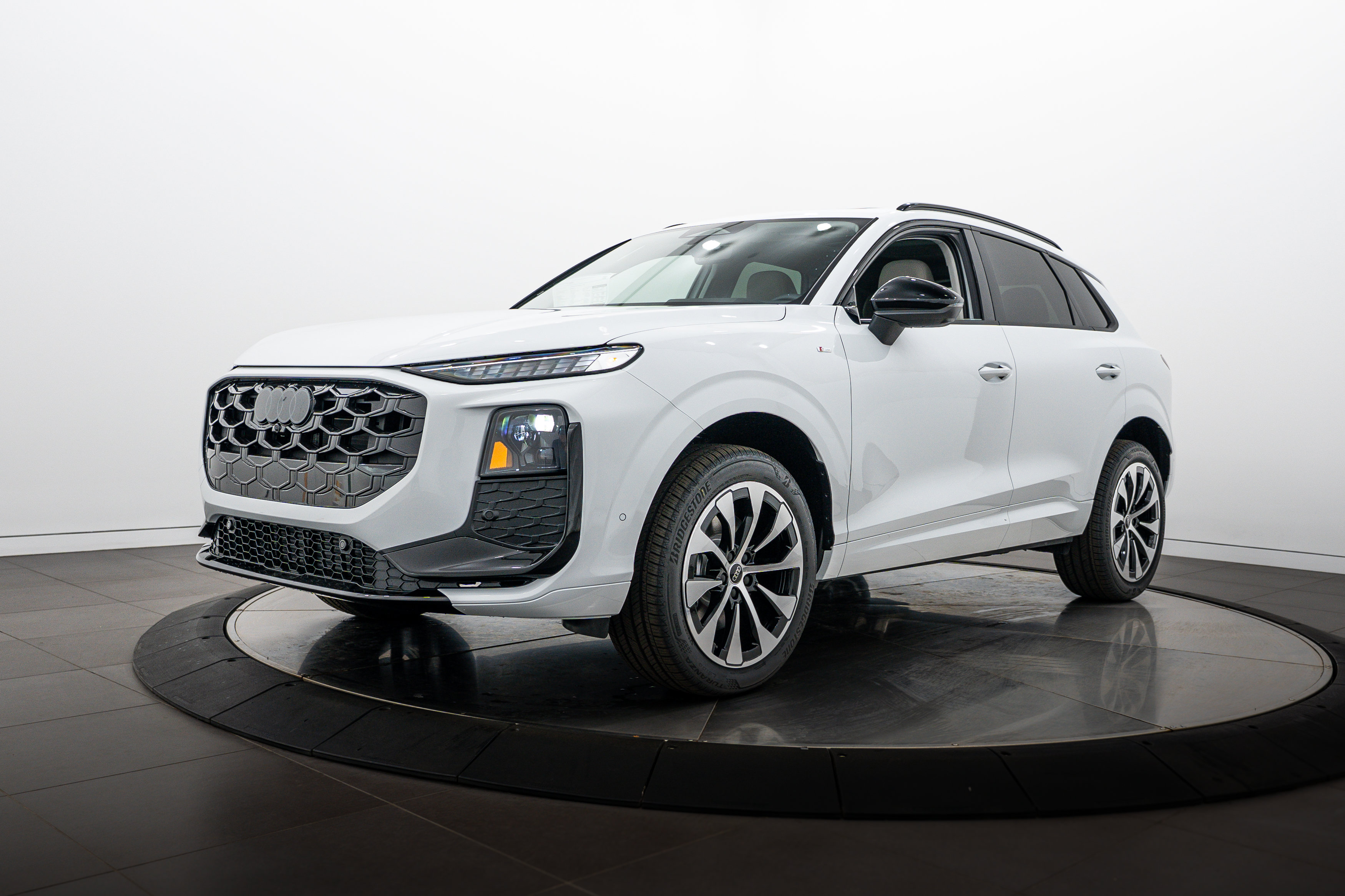 New 2026 Audi Q3 quattro 2.0T AWD/4WD image 7