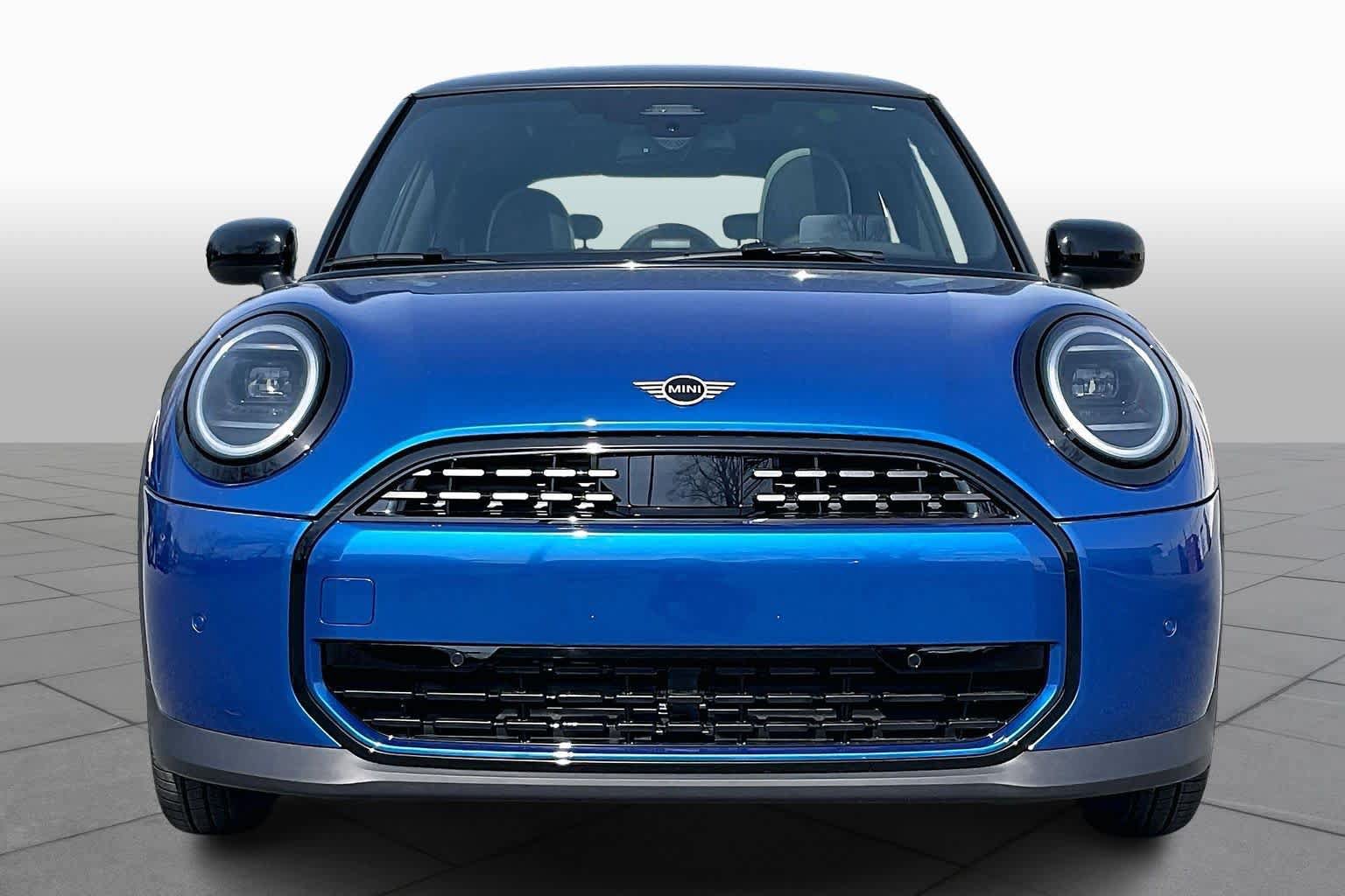 Used 2026 MINI Cooper 2-Door Hardtop FWD image 3