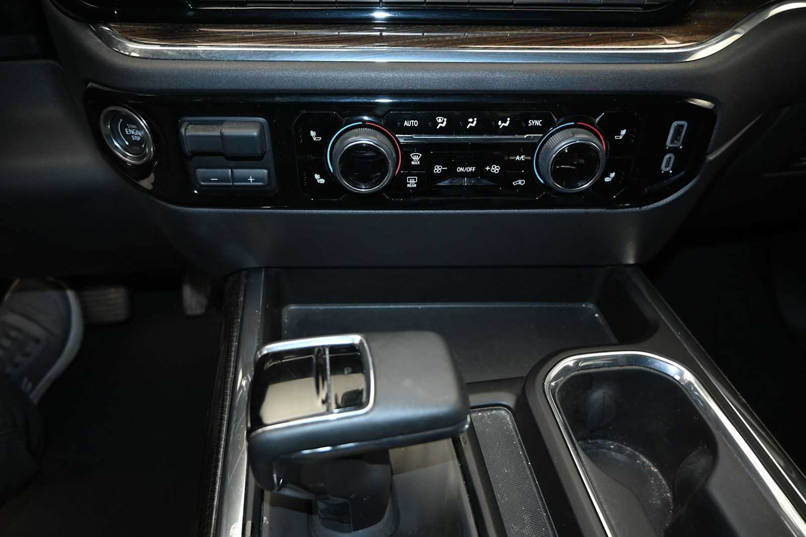 Used 2024 Chevrolet Silverado 1500 LT Trail Boss w/ LPO, Dark Essentials Package AWD/4WD image 14