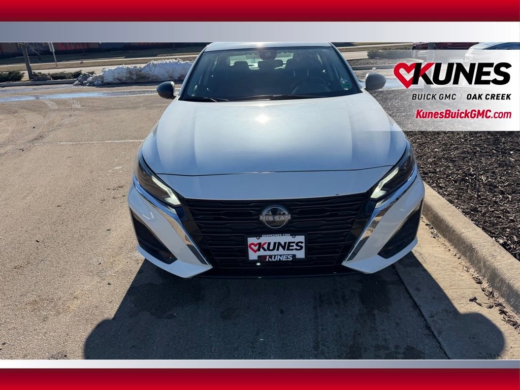 Used 2024 Nissan Altima 2.5 SV image 3