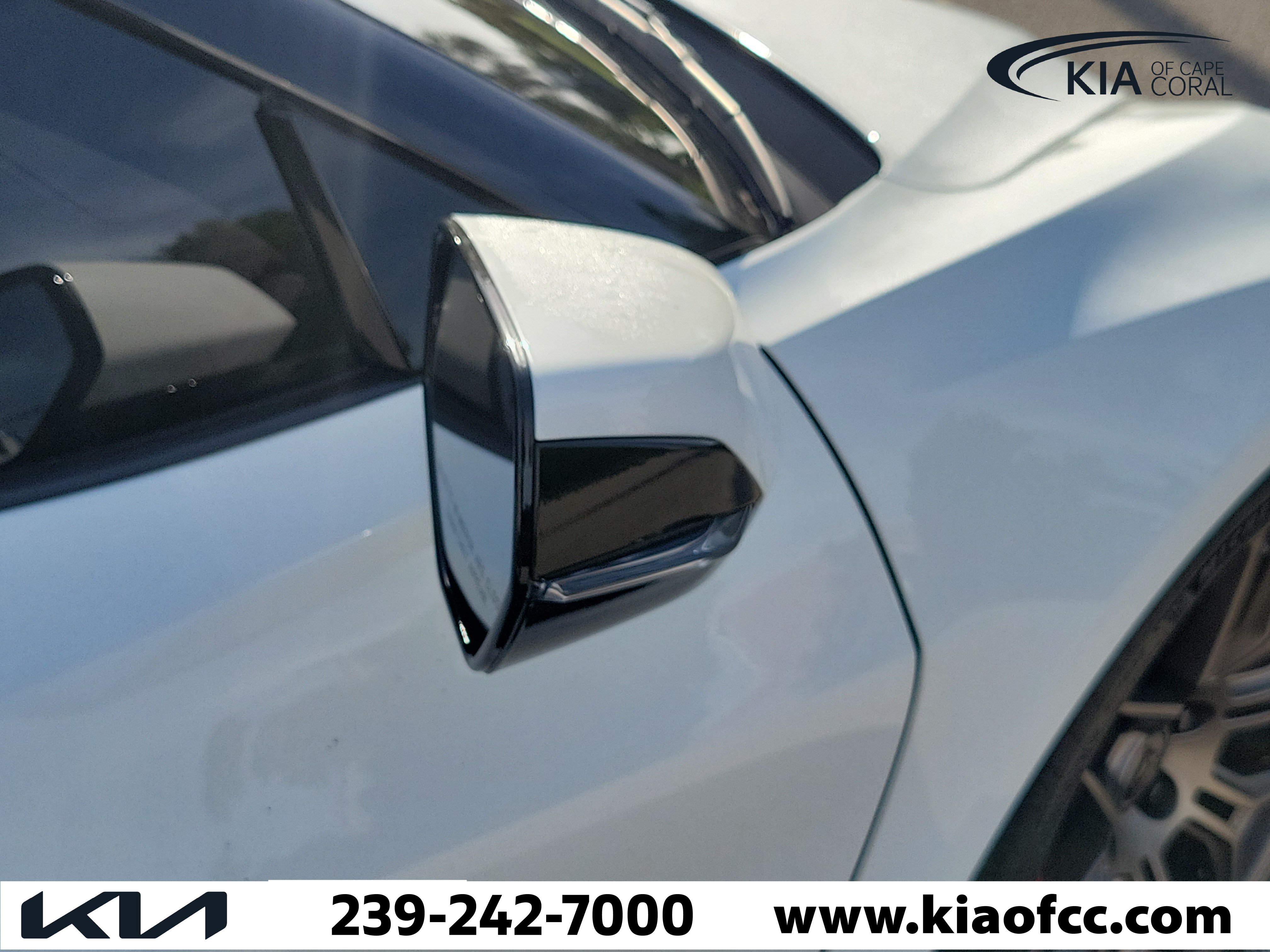 Used 2025 Chevrolet Corvette Z06 RWD image 9