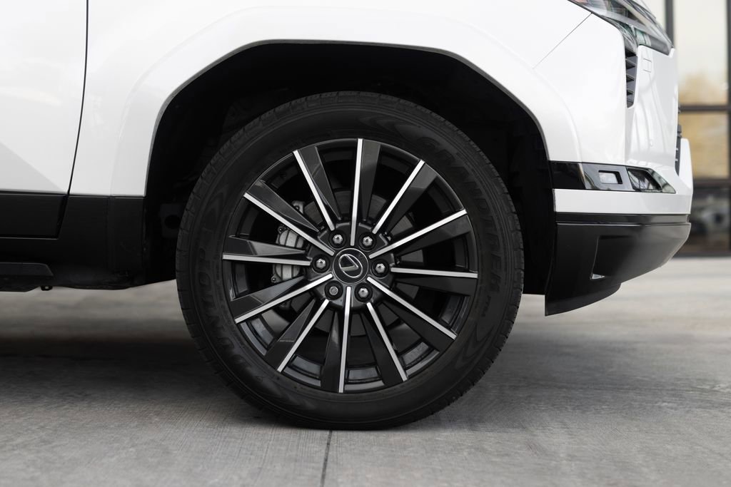 Used 2024 Lexus GX 550 w/ Accessory Package (31) image 3