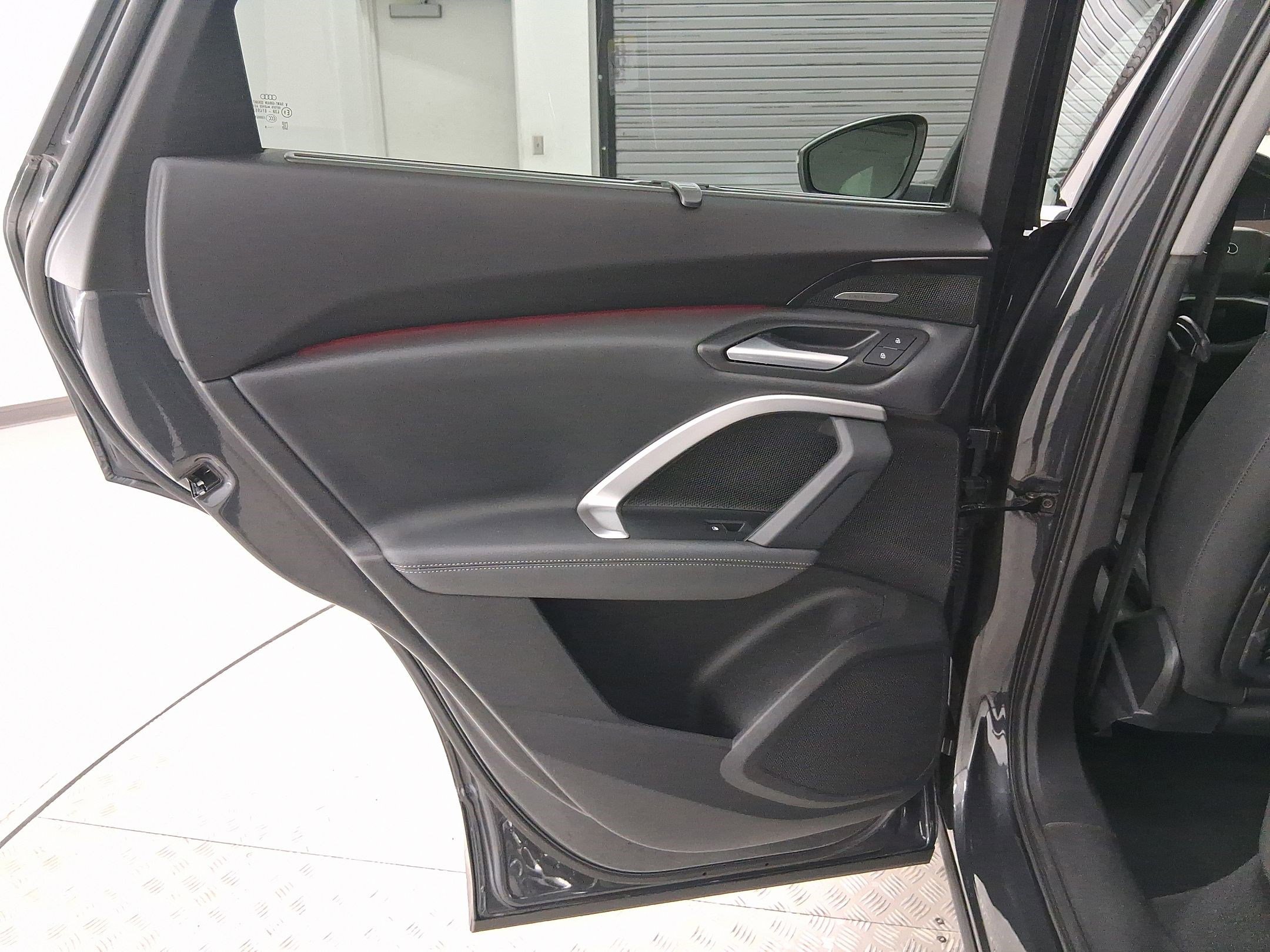 Used 2025 Audi Q5 Premium Plus w/ Premium Plus image 27