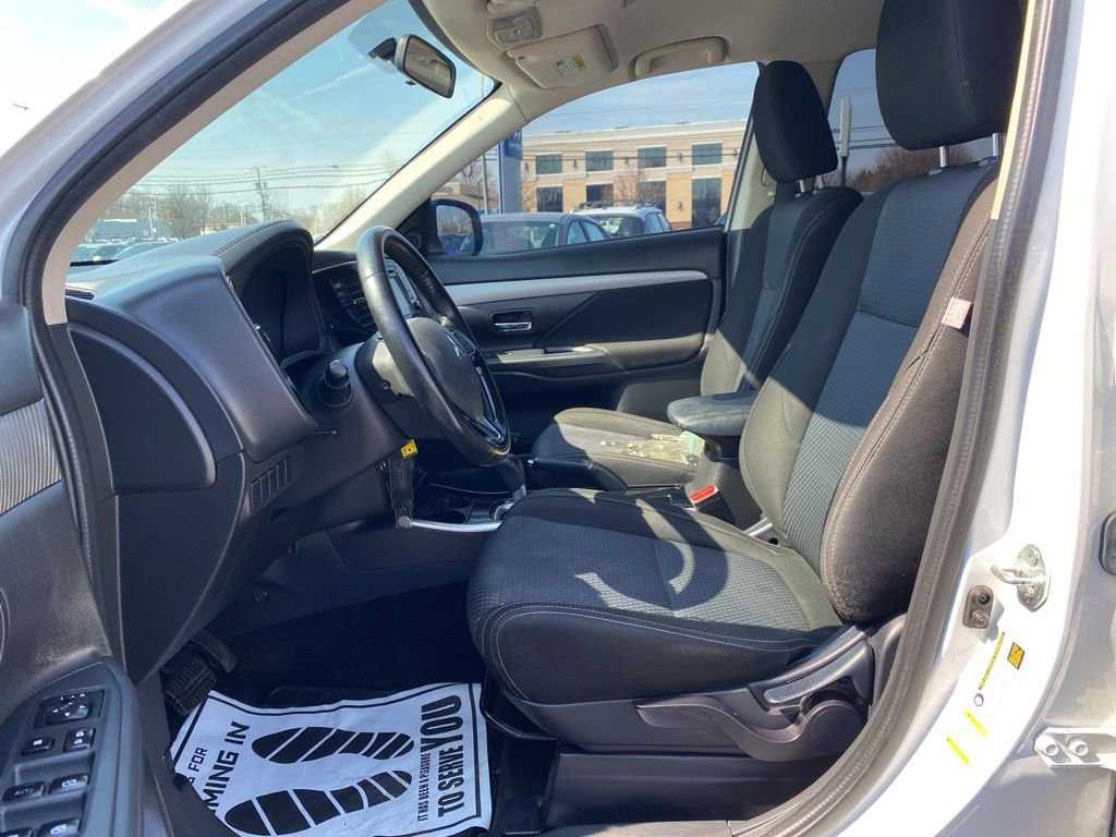 Used 2017 Mitsubishi Outlander ES image 13
