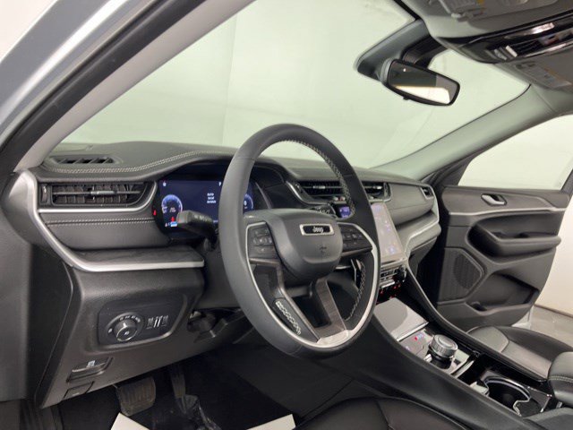 Used 2023 Jeep Grand Cherokee L Limited AWD/4WD image 16