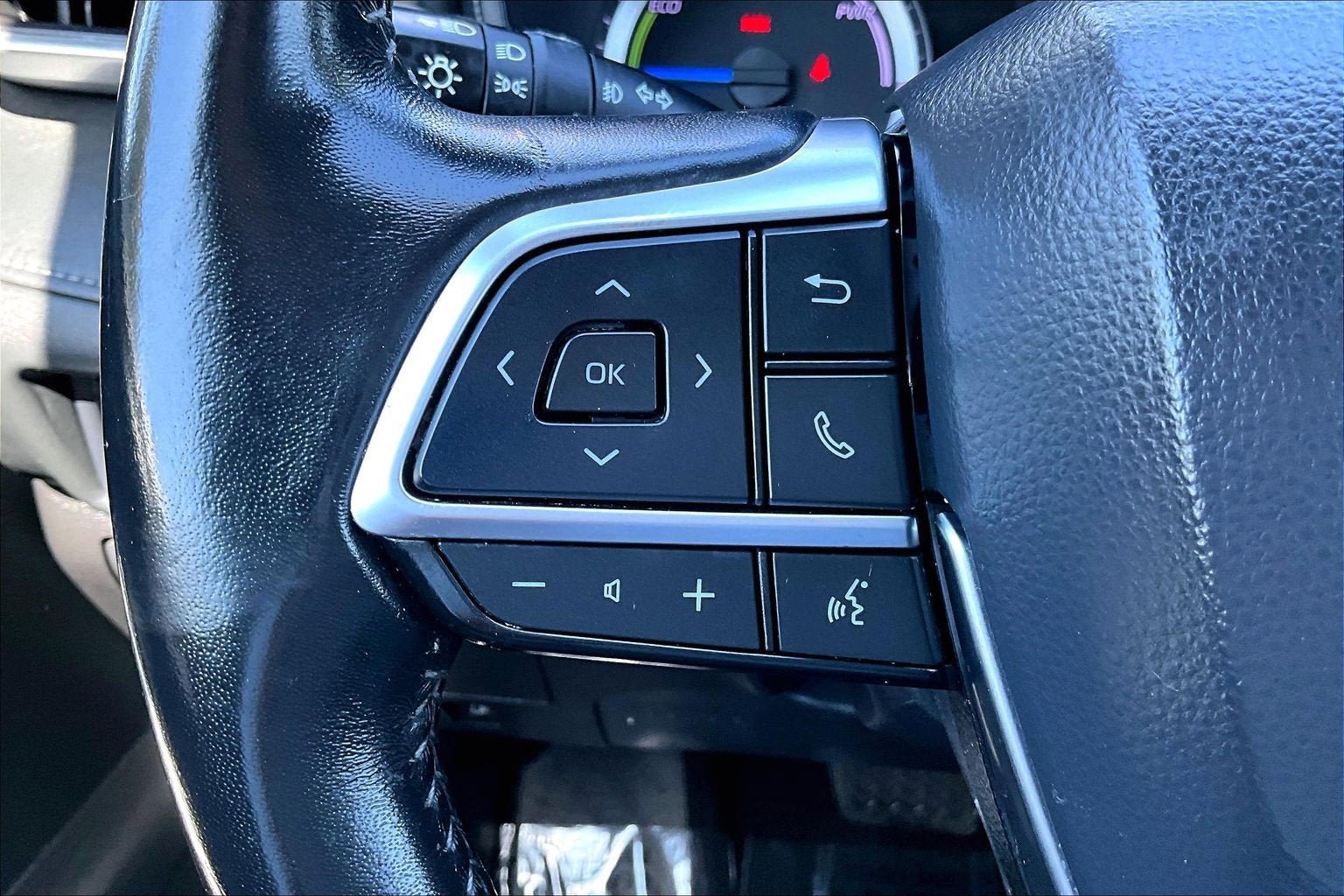 Used 2021 Toyota Highlander LE AWD/4WD image 17